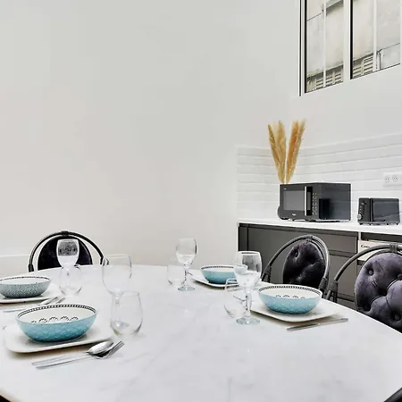 Authentique - 1br- 2p- Voltaire Apartment