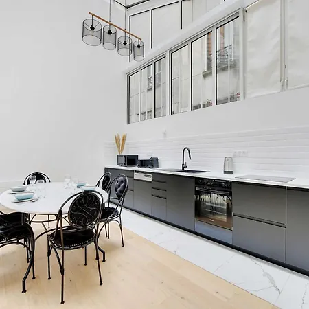 Authentique - 1br- 2p- Voltaire *